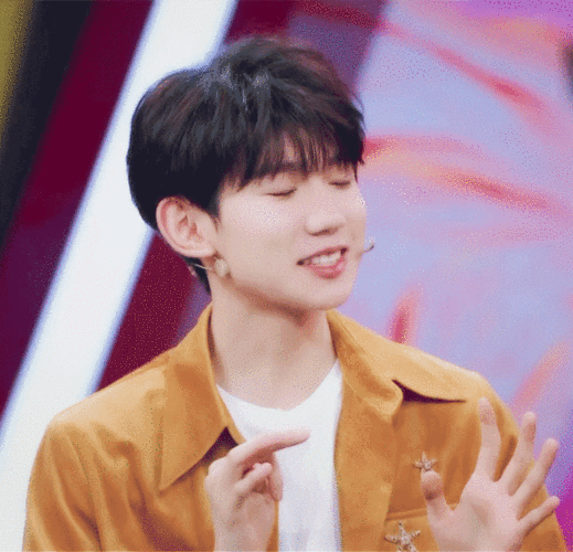 你手机里王源最刚或者最可爱的照片有哪些呢?