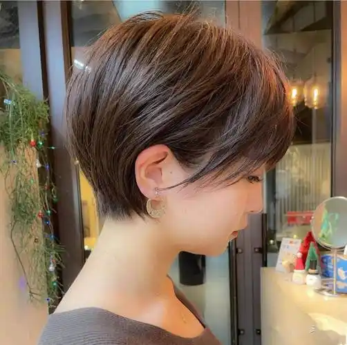 "35 款露耳超短发"_发型_短发_女生