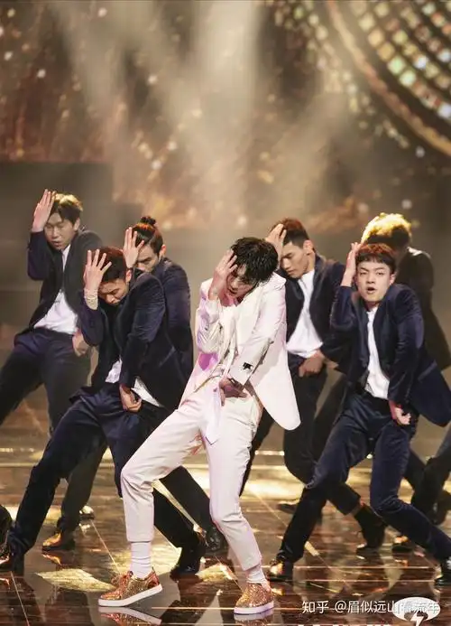 王一博散落的华服怪你过分美丽