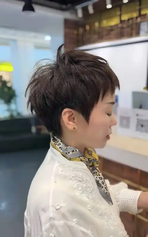 爆款女士短发来了,个性时尚有特色,喜欢别错过_发型_头发_魅力