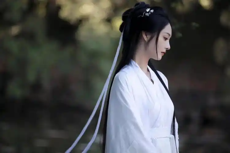 周洁琼写真白衣汉服造型好仙