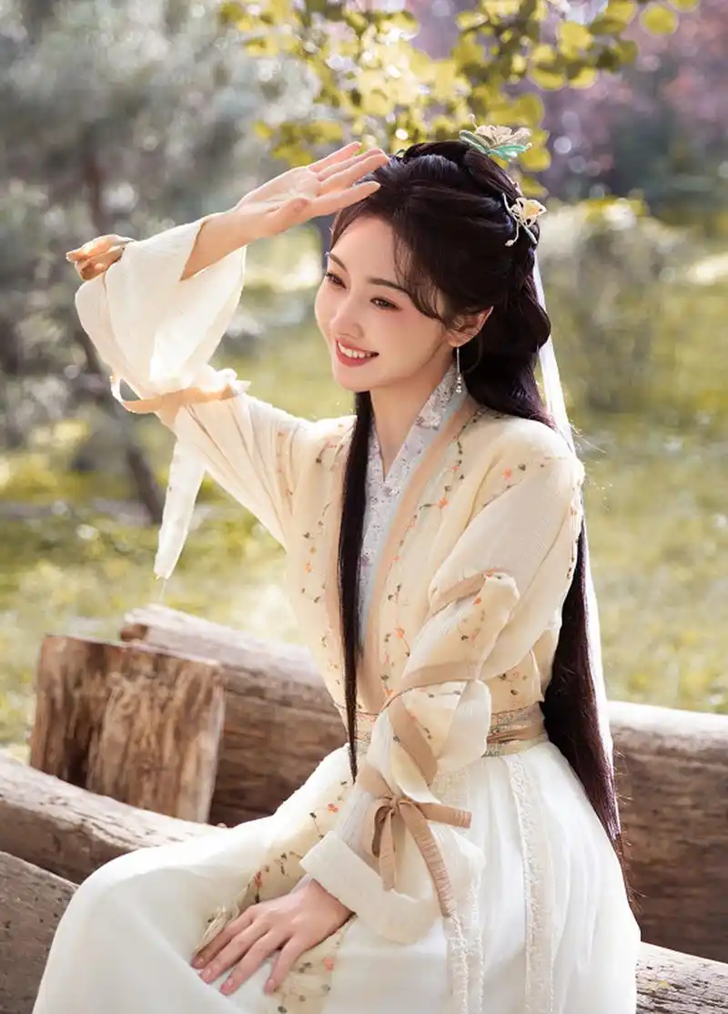 大师姐宣璐的古装造型,一如既往的好看.