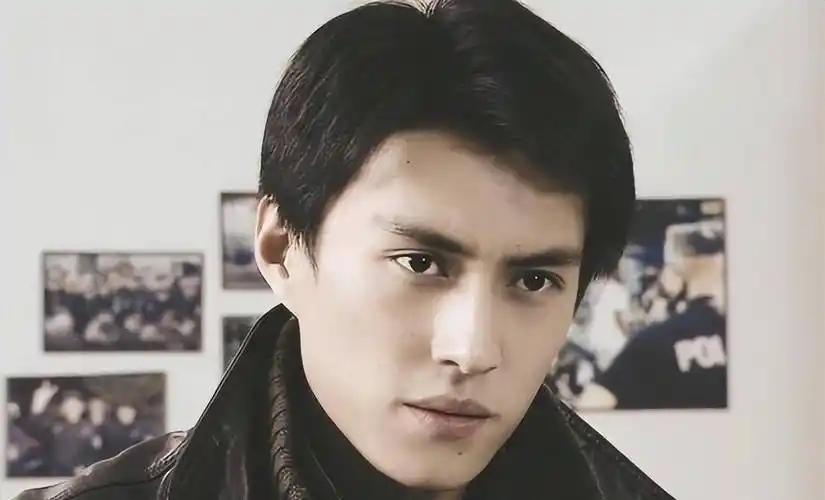 靳东:英雄难过美人关,与江珊在一起5年,最终迎娶了二婚的李佳_电视剧