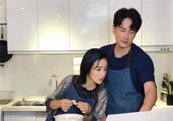 郑元畅林依晨再次合体,多年过去两人依旧拥有情侣感._什么_电视_网友