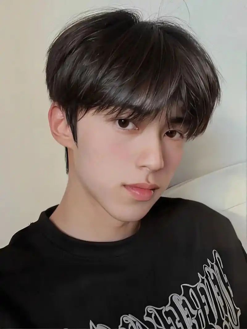 阳光男孩必备的一款发型