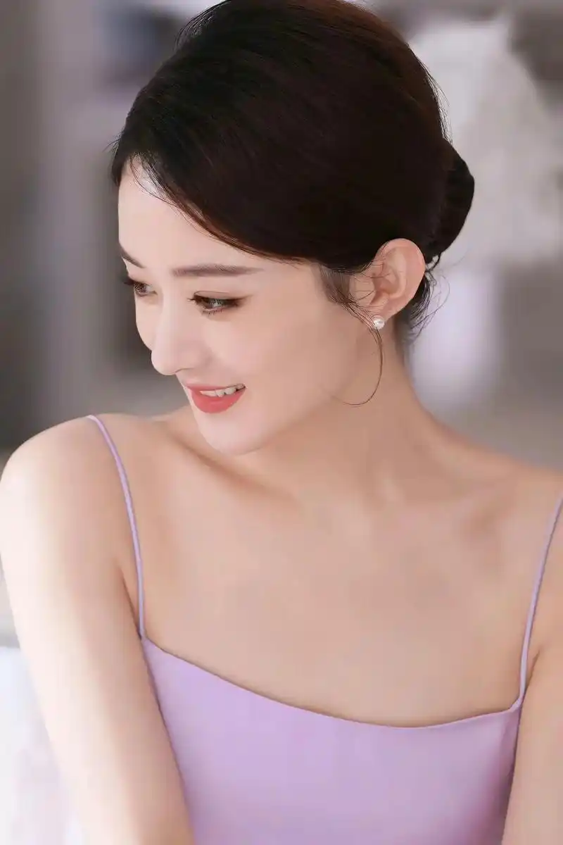 圆脸怎么选择眉型?赵丽颖作为娱乐圈中典型圆形脸的女星,她的 - 抖音