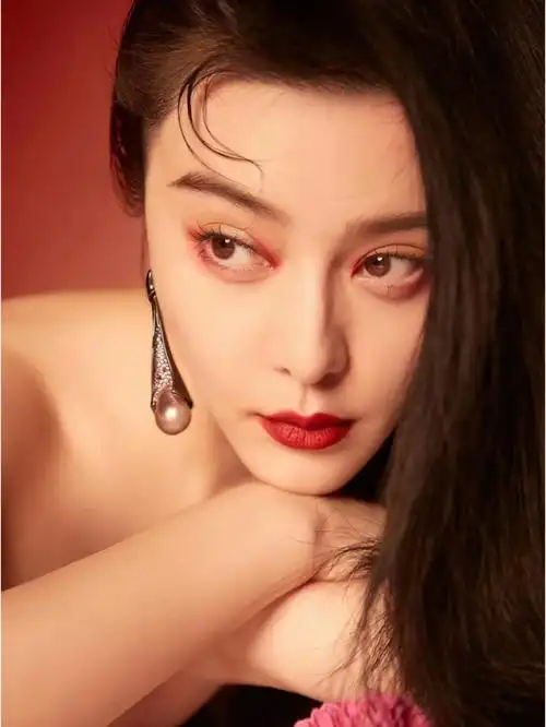 范冰冰时尚大片----------近期有大量的明星时尚杂志大片拍摄,有想要