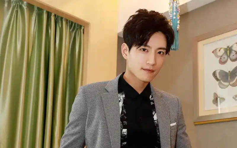 张峻宁绅士帅气写真高清壁纸图片