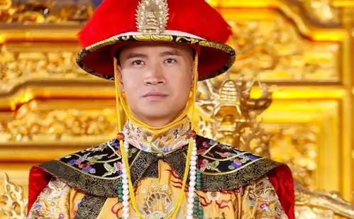 皇帝每天都要穿龙袍,皇帝一共有多少件龙袍,他的龙袍要不要洗?