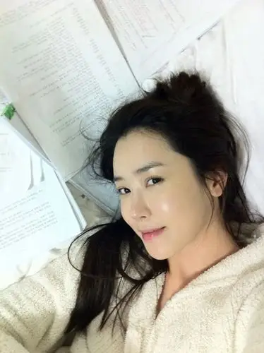 李多海公开素颜照 备战新剧《miss ripley》