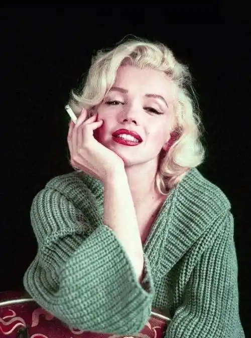 都和肯尼迪有绯闻:高调的梦露36岁去世,赫本低调优雅受人欢迎_感情