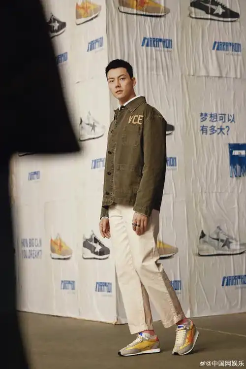 陈伟霆飞行夹克造型