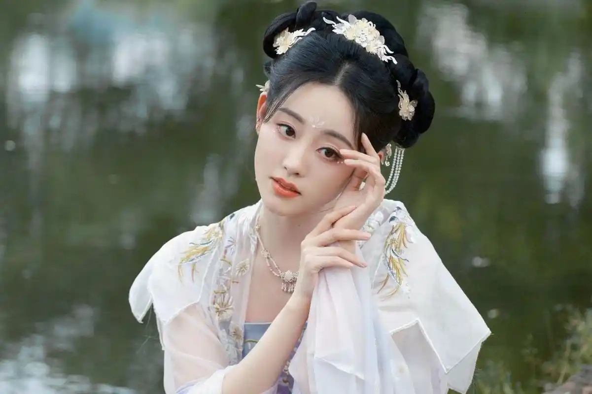 祝绪丹白衣古风随拍##祝绪丹白衣团扇古风大片#祝绪丹白衣古风随拍