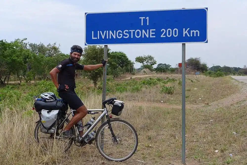 两小伙骑行百天跨越3大洲