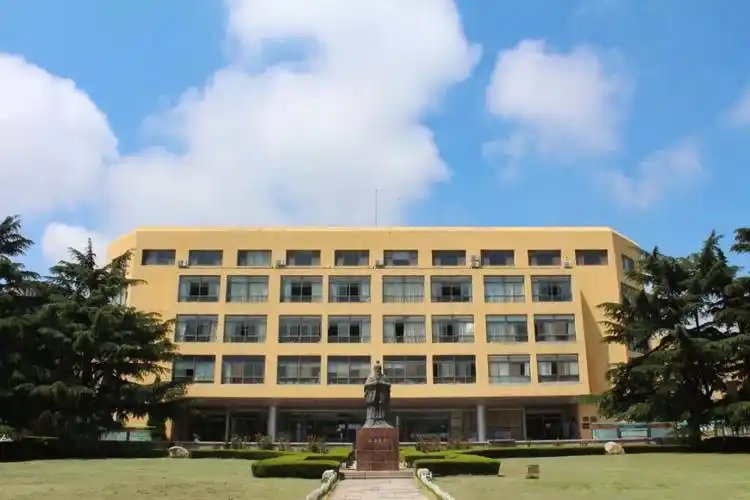 青岛大学多个招生专业省属高校位次排名第一