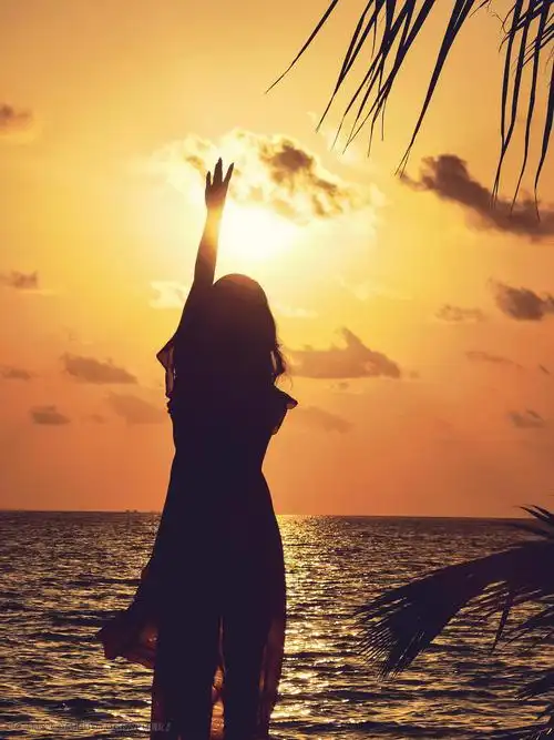 媳妇当模特 人像 美女 海边 剪影 夕阳 模特 进击の美少女 落入