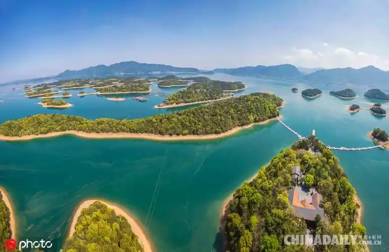 江西庐山西海建成99米高空咖啡屋游客全透明观景感受惊险刺激