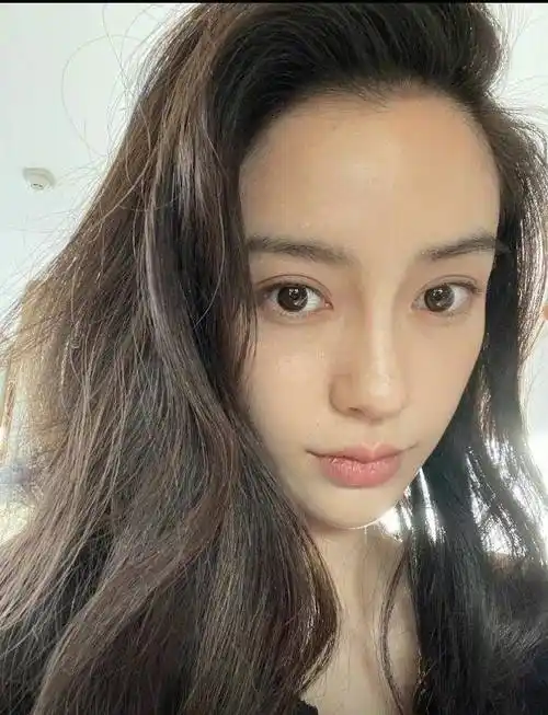 女明星素颜哪家强?杨颖五官精致,刘亦菲令人心动!_自拍_状态_和解