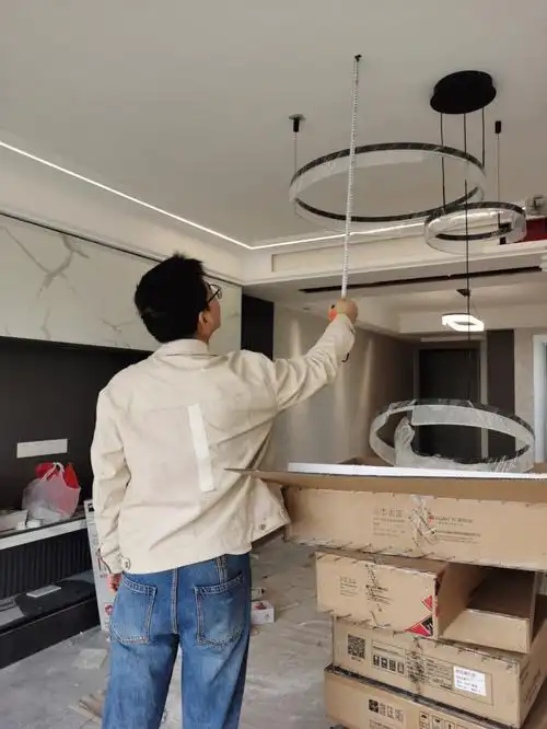 独立设计师的日常灯具安装