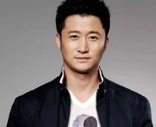 当众揩油,伸咸猪手,活该被评为反面教材|张翰|成龙|吴京|罗志祥