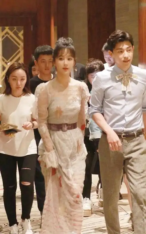 160cm沈月撞衫167cm杨紫穿同条纱裙身高差7cm效果却大不同