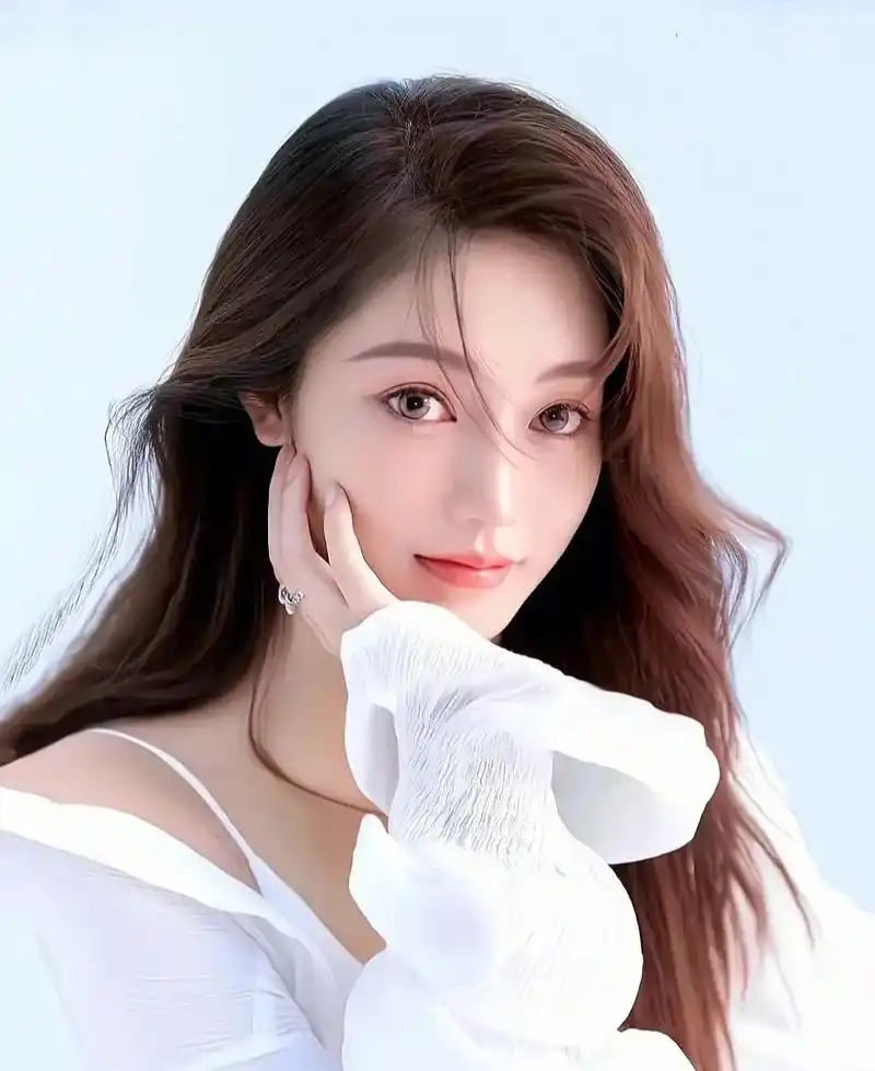 美女图集   冬天啊,女孩子白白嫩嫩的手,就应该放在喜欢的 - 抖音