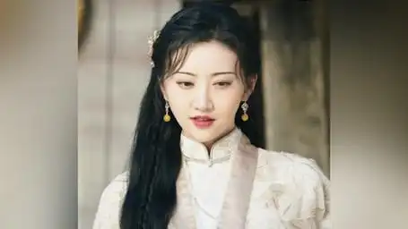 司藤    三个男仆一个有钱,一个听话,一个可爱,司藤也太幸福了吧!