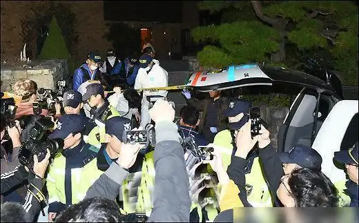 崔雪莉遗体被送往医院现场压抑令人难受生前最后影像曝光成绝版