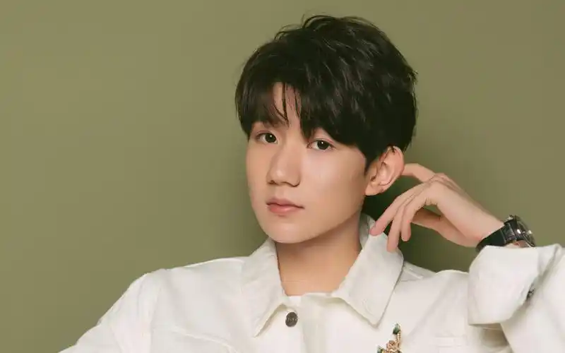 王源帅气写真高清电脑桌面壁纸