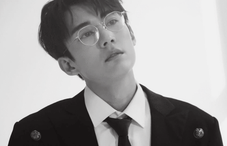 183cm男版刘亦菲火爆全网好绝的美貌好丑的衣品