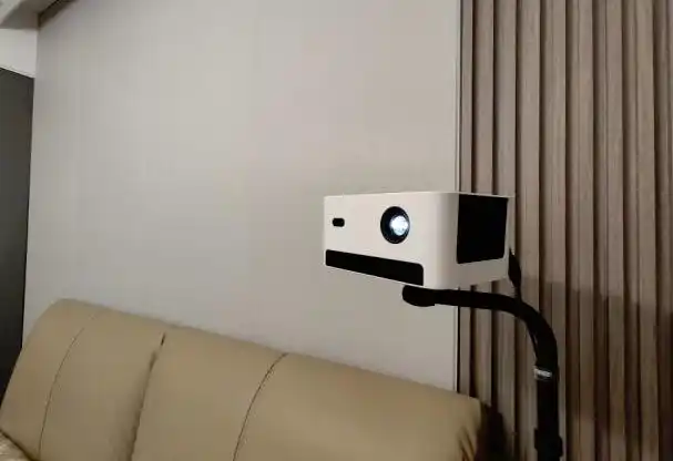 假窗户投影仪视频,世界那么大和它一起在家大屏看个遍