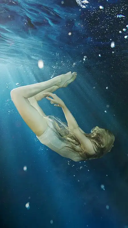 蓝色海底游泳手机端h5背景