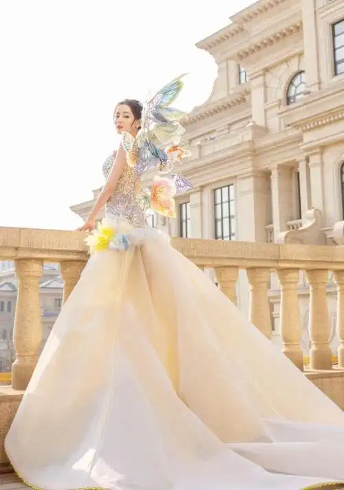 迪丽热巴鱼尾裙礼服可谓是惊艳四座此女只因天上有啊