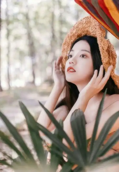 清秀少女户外阳光笑容优雅唯美写真