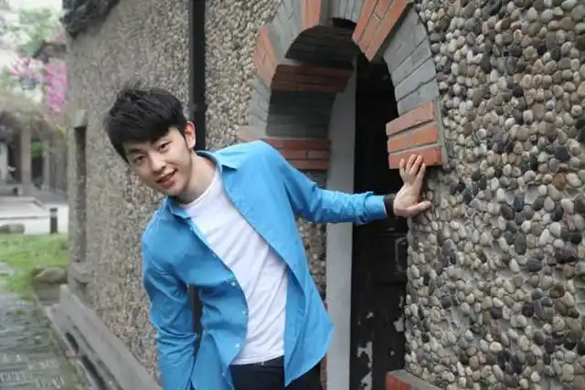 细数邓伦的成名路这么努力的他不成功是没道理的