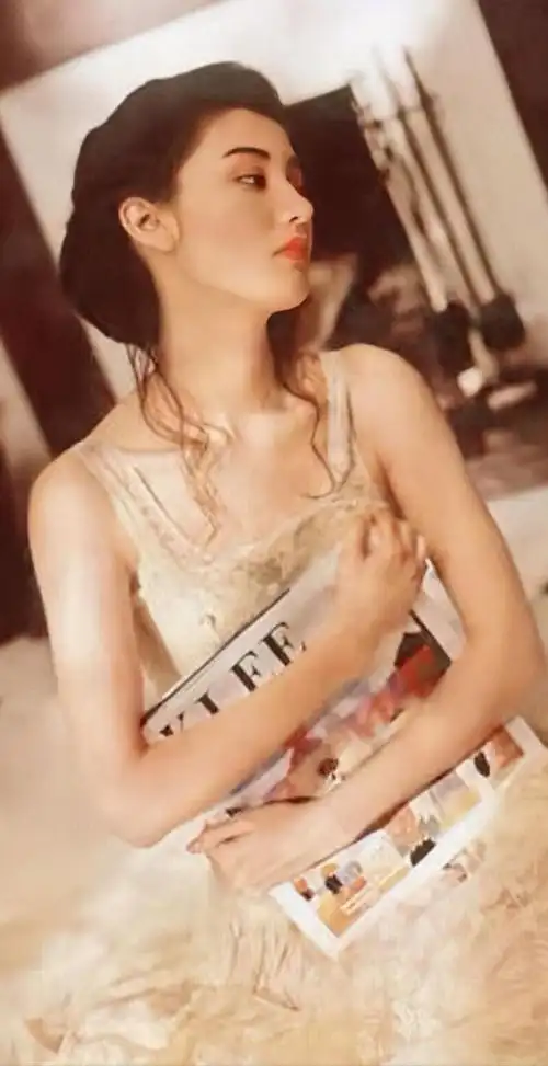 惊女神李嘉欣18岁时曾获国际华裔小姐及香港小姐冠军