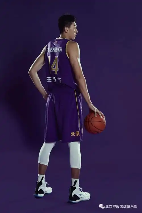 不可比拟的王少杰上校园时代