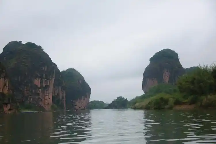 婺源,黄山,三清和龙虎山属于风景区响亮音影之列必打卡网红地,名胜之