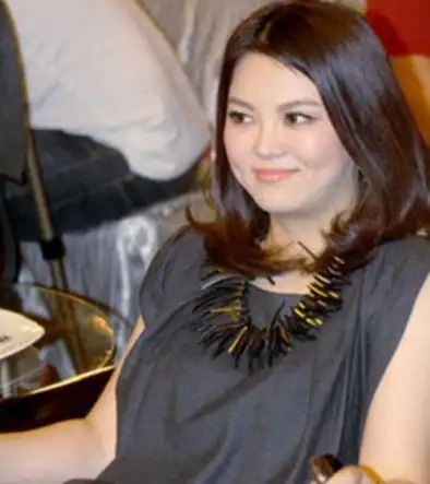 李湘结婚后,体重也是飙升啊,看起来太肥胖了,而且显得邋遢,一副女