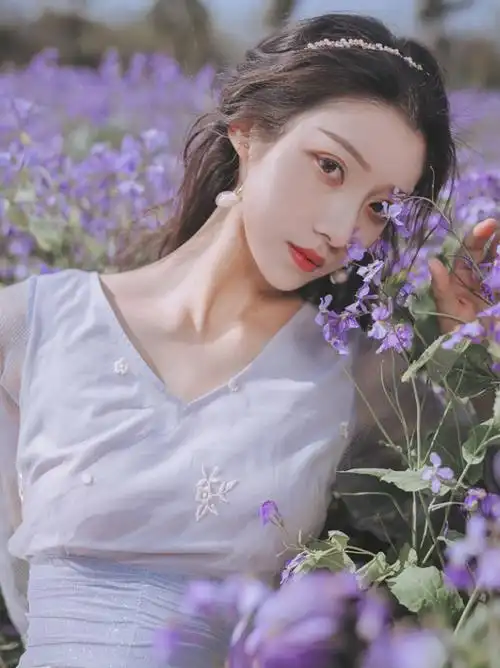 森系气质女神,身穿优雅仙女裙,甜美气质满满