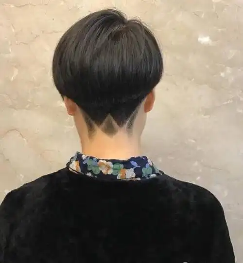 春天流行"推后边"超短发,春天你推了吗!