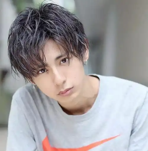 男生"圆脸"适合剪什么发型?试试这4款,修饰脸型,提升帅气