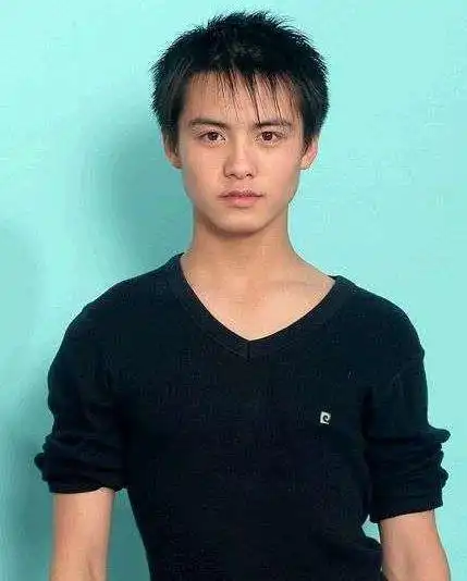 盘点当红明星出道前的清涩模样