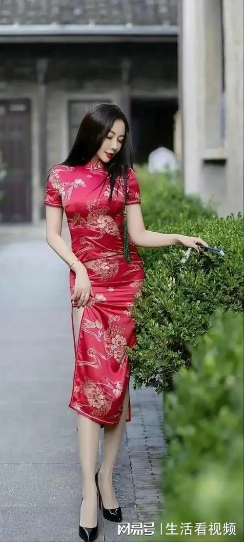 时尚女性时装靓丽旗袍秀旗袍的开叉看旗袍美女