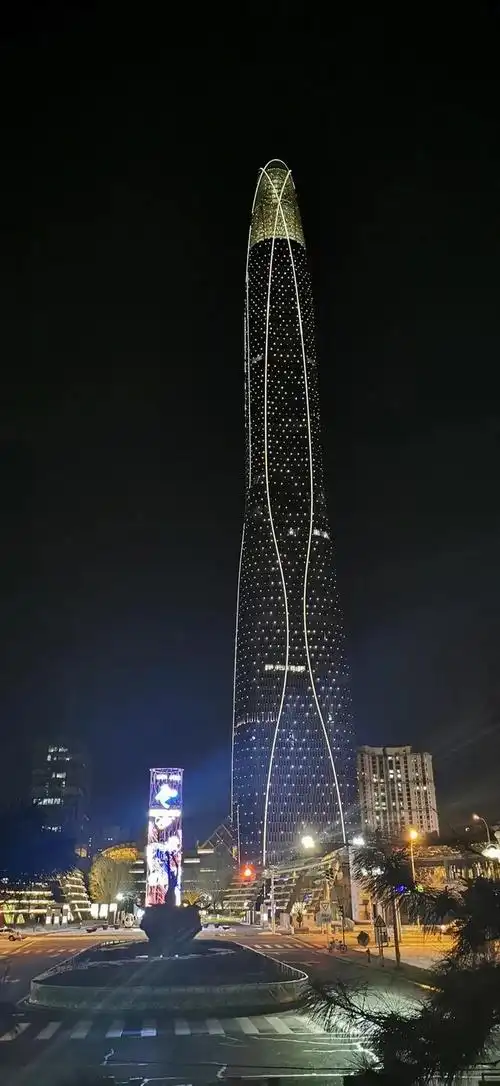 流光溢彩,天津城市地标——天津广播电视塔(简称"天塔")与滨海新区