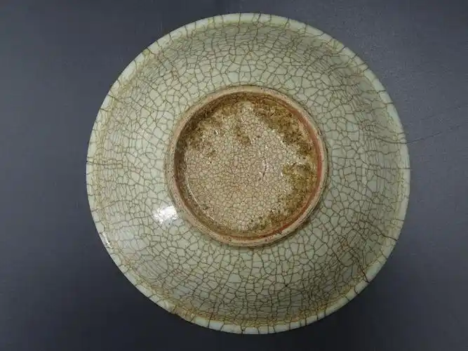 五大名窑之一独特的宋代哥窑撇口碗