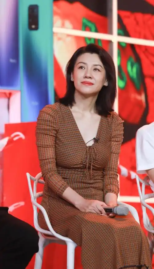 刘琳没修图也好看法令纹很深面对衰老依然自信大方