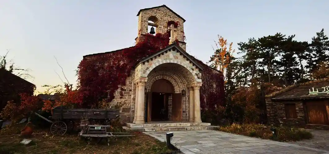 水镇中部山顶教堂