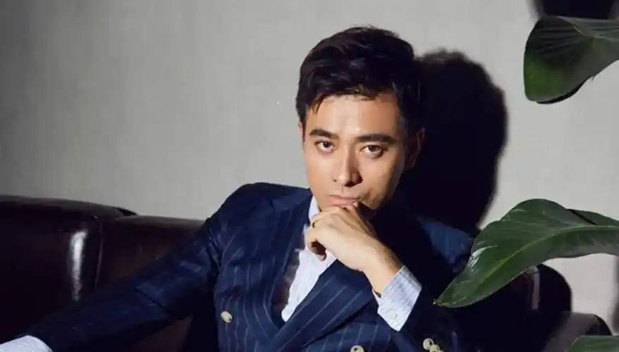 演员陈龙:和章龄之15天闪婚,结婚11年感情依旧,让人羡慕!