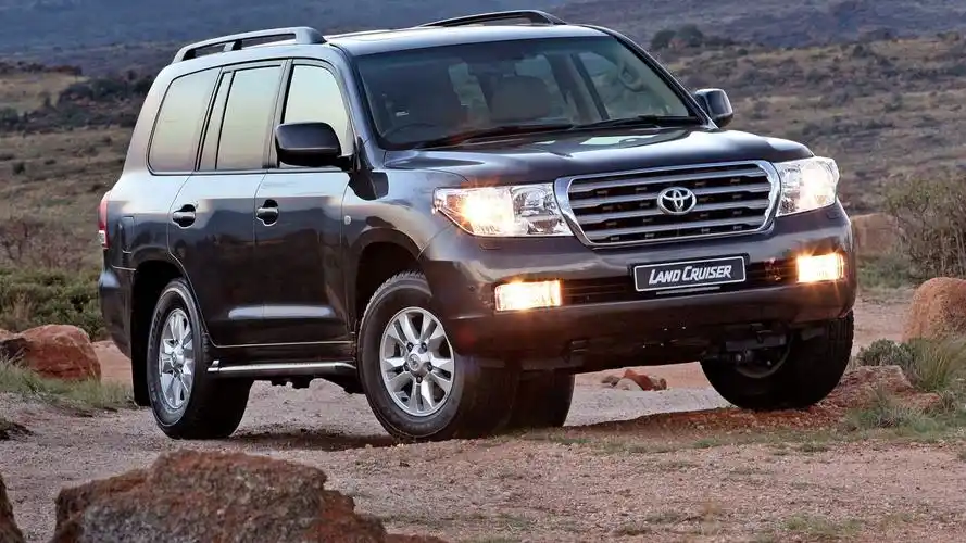 霸气粗犷丰田越野车桌面壁纸下载